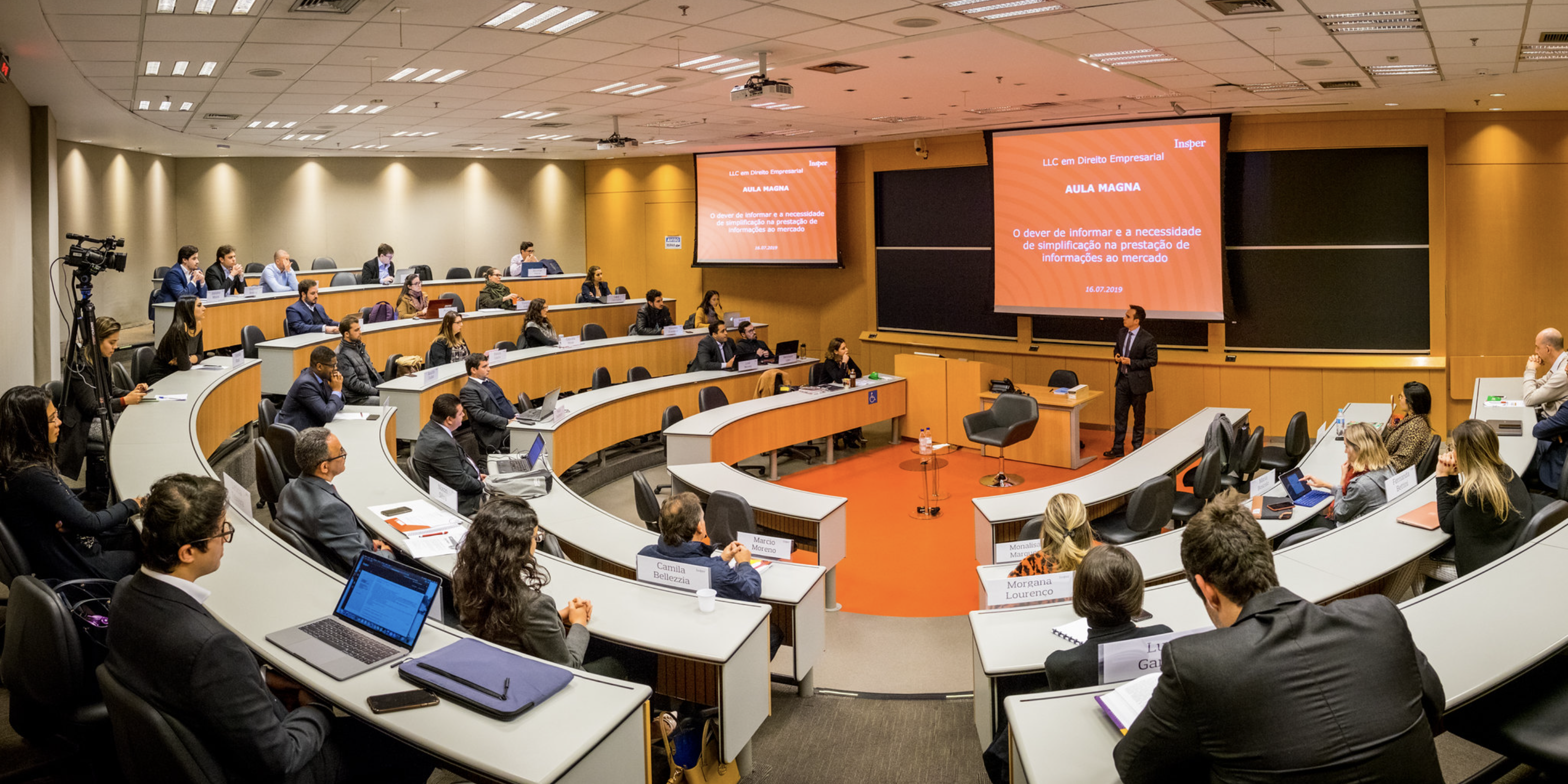 Em parceria com o Insper, instituição fundada em Harvard abre inscrições para programa gratuito de liderança para jovens no Brasil