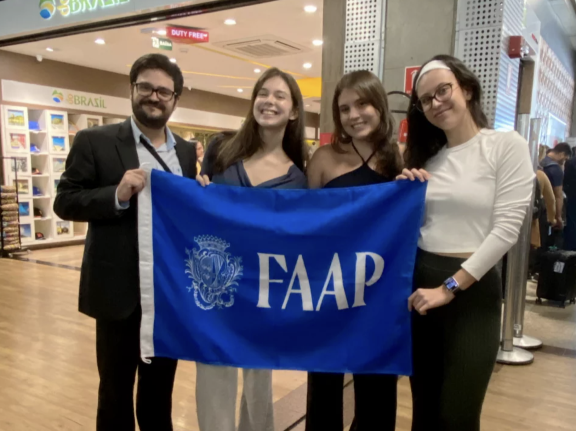 FAAP leva quatro estudantes de Negócios e Relações Internacionais para acompanhar o Conclave em Roma